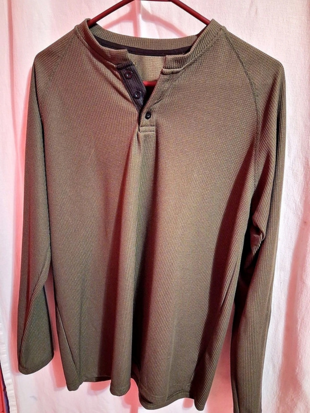 Men's Long Sleeve Henley in Olive Green Like New